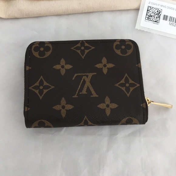 AUTHENTIC Louis Vuitton Valentine Doggy coin purse - Picture 3 of 7